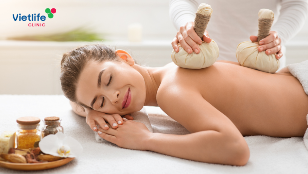 Chườm nóng chườm lạnh điều trị giãn dây chằng lưng