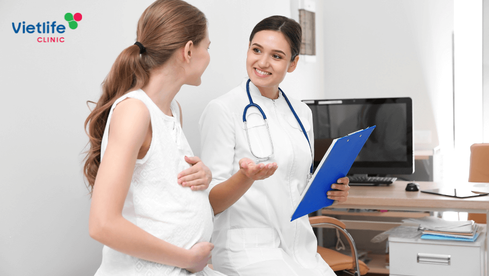 Mẹ bầu nên thăm khám bác sĩ định kỳ
